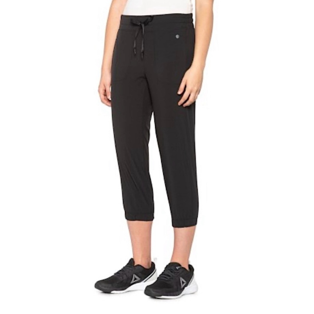 Apana Women's Athleisure Stretch Woven Capris